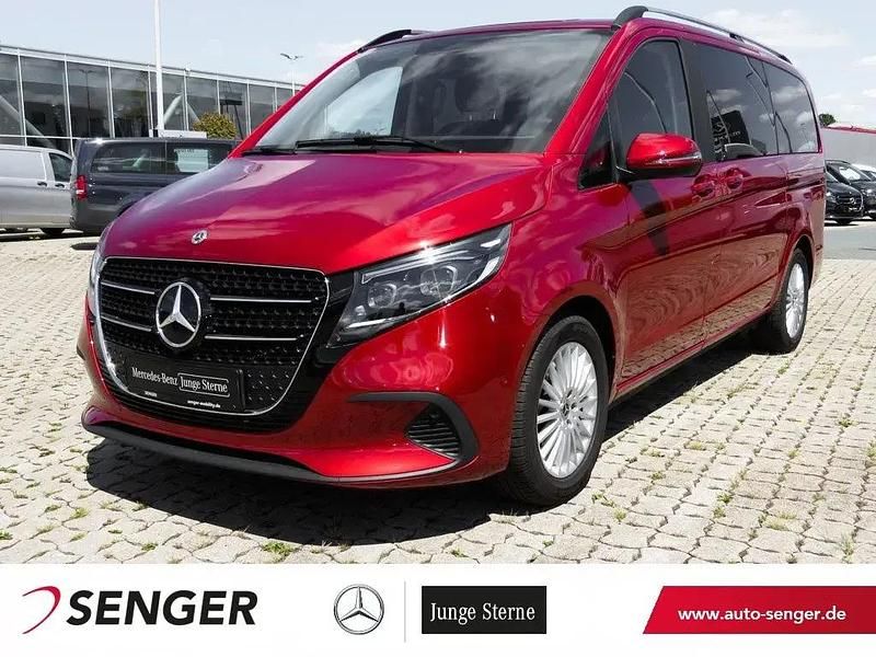 Rot Gebraucht 2024 Mercedes V250 Style Van / Kleinbus | 63.750 € (Teuer) - Bild 1/1