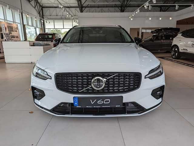 Gebraucht Volvo V60 145 PS (106 kW) 2024 Kombi