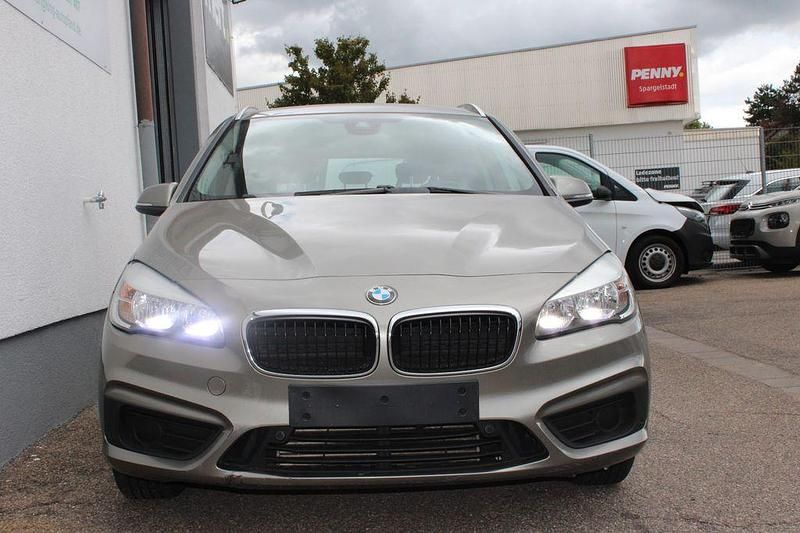 Gebraucht BMW 218 Active Tourer Basis 150 PS (110 kW) 2014 Silber Van / Kleinbus