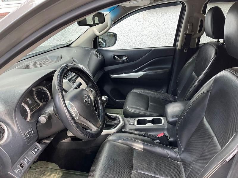 Grau Gebraucht 2016 Nissan Navara Abholung | 16.900 € (Fairer Preis) - Bild 1/4