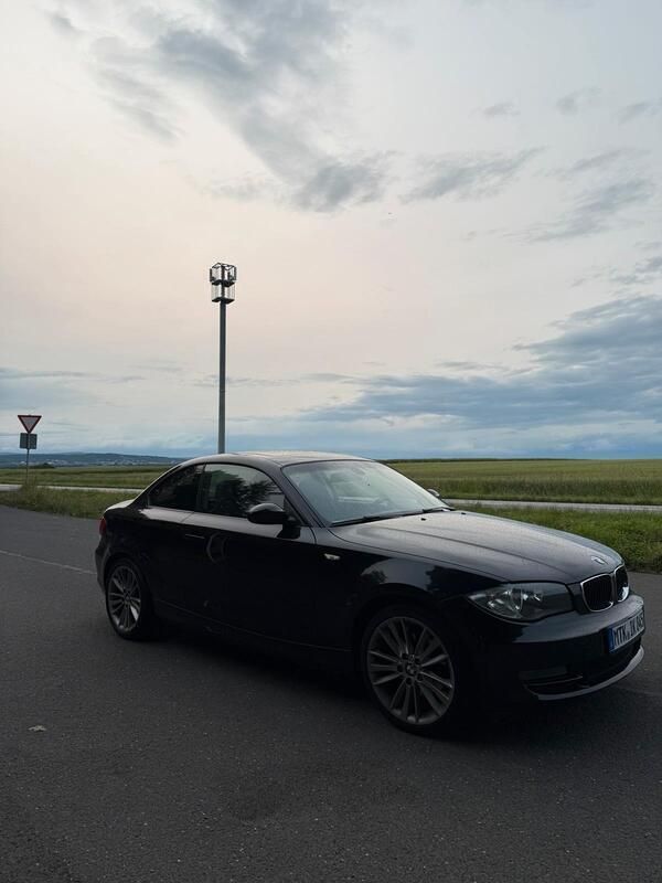 Schwarz Gebraucht 2009 BMW 120 Coupé Coupé | 5.500 € (Fairer Preis) - Bild 1/4