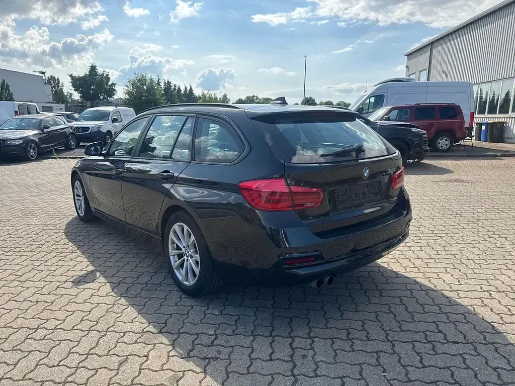 Gebraucht BMW 320 Advantage 184 PS (135 kW) 2018 Schwarz Limousine