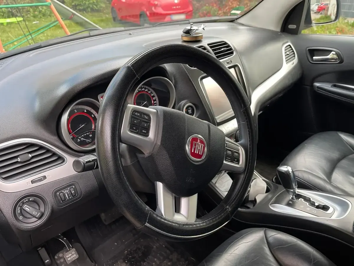 Usado Fiat Freemont 170 CV (125 kW) 2015 Gris SUV