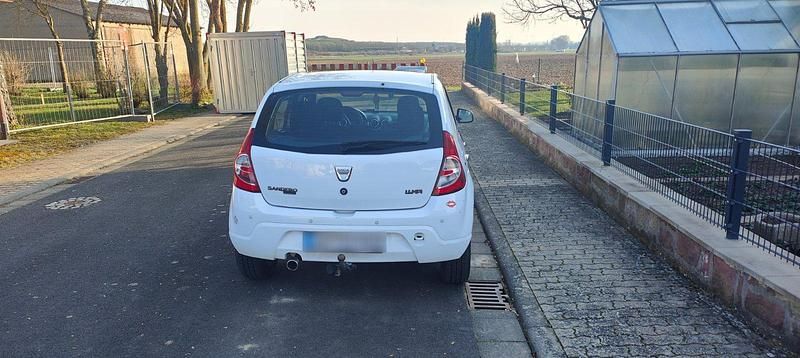 Gebraucht Dacia Sandero 75 PS (55 kW) 2009 Weiß Kleinwagen