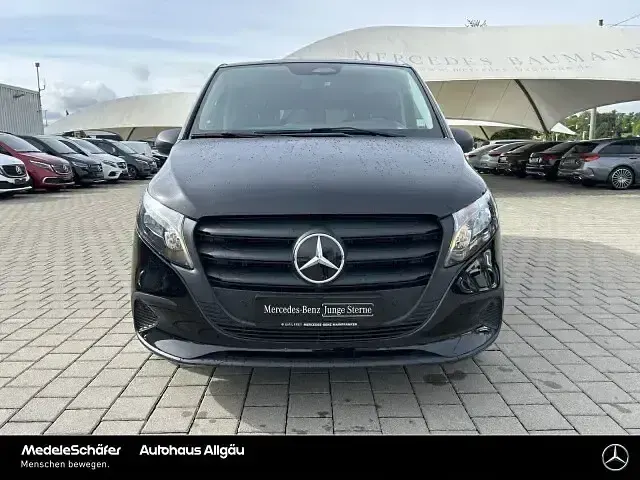 Gebraucht Mercedes Vito 163 PS (119 kW) 2024 Obsidianschwarz (metallic) Van