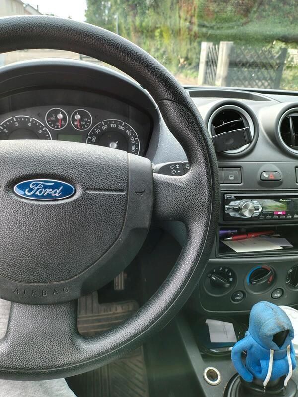 Rot Gebraucht 2006 Ford Fiesta Kleinwagen | 700 € (Superpreis) - Bild 1/4