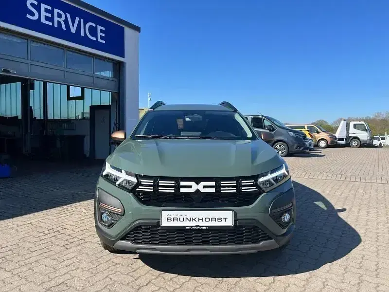 Neu Dacia Jogger Extreme 141 PS (103 kW) 2025 Grün Van / Kleinbus