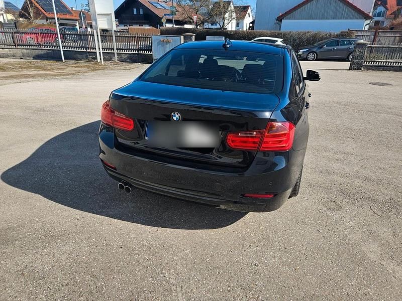 Usata BMW 330 258 CV (189 kW) 2012 Nero Berlina