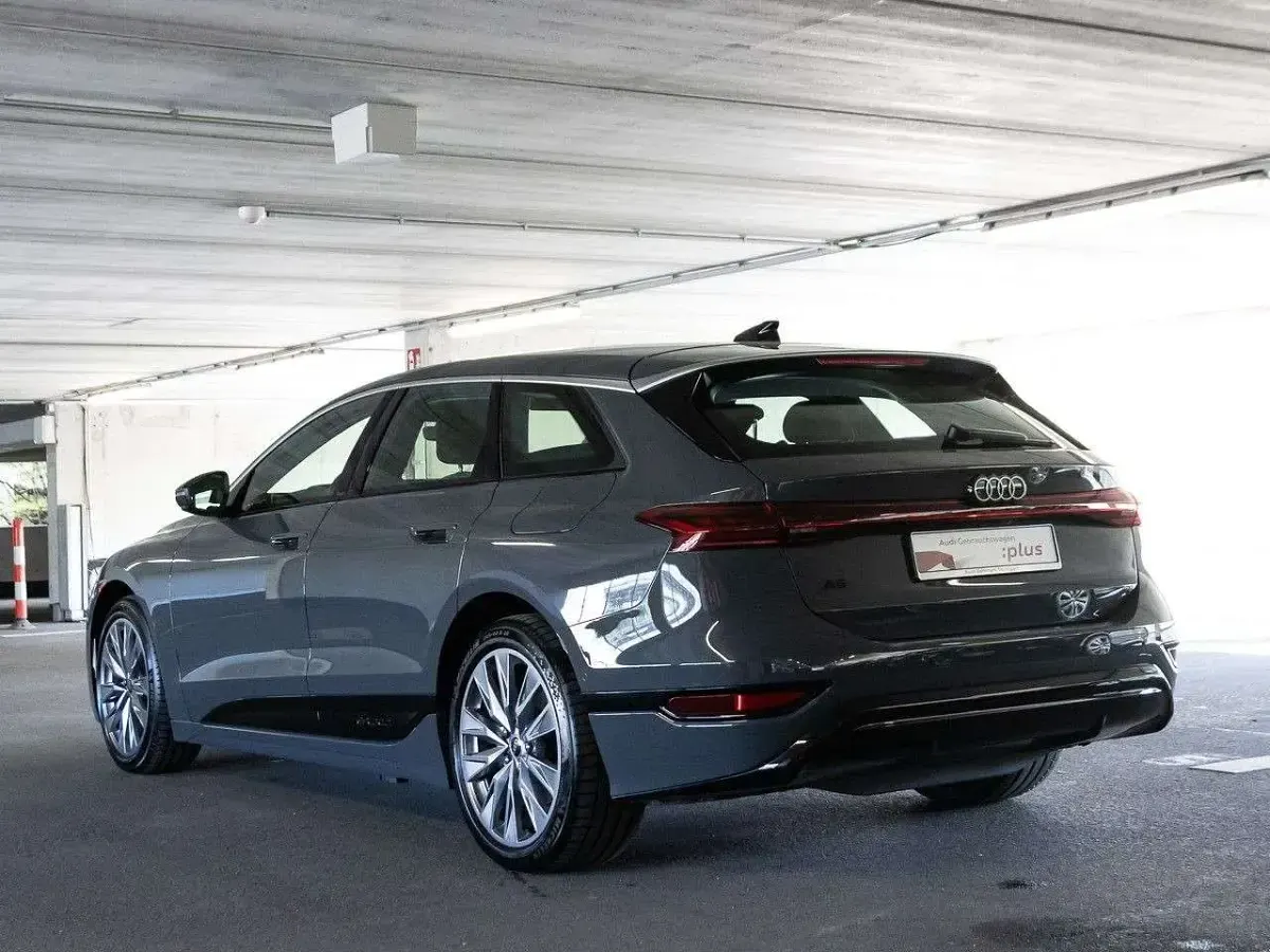 Second-hand Audi A6 e-tron Ambiente 210 kW (286 CP) 2025 Gri Break