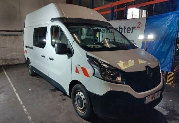 Second-hand Renault Trafic 125 CP (91 kW) 2018 Alb Monovolum
