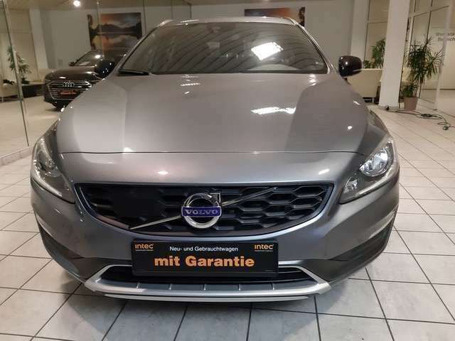 Gebraucht Volvo V60 CC Momentum 150 PS (110 kW) 2015 Grau Kombi