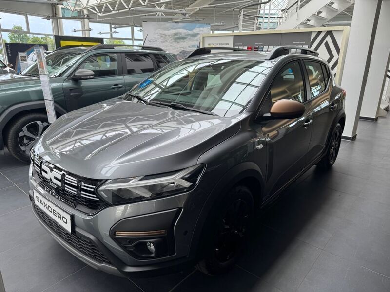 Grau Gebraucht 2025 Dacia Sandero Extreme Kleinwagen | 20.790 € (Fairer Preis) - Bild 1/4