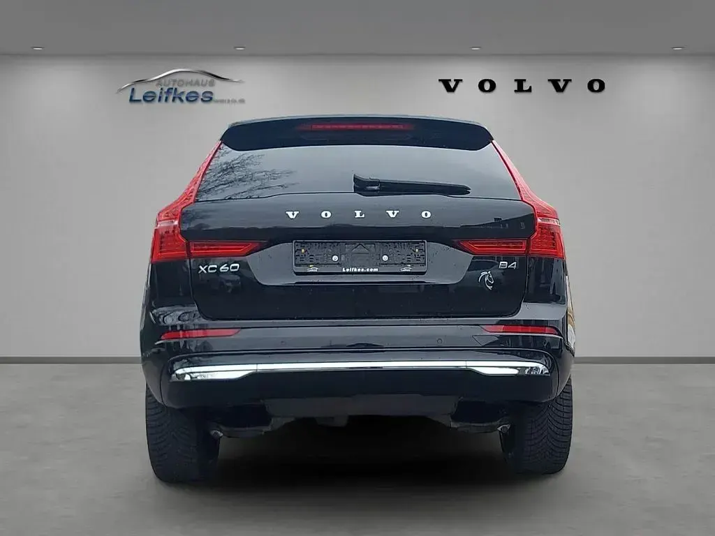 Gebraucht Volvo XC60 Plus 197 PS (144 kW) 2023 Onyx black / metallic SUV