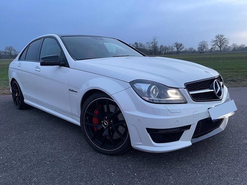 Weiß Gebraucht 2013 Mercedes C63 AMG AMG Limousine | 36.000 € (Guter Preis) - Bild 1/4