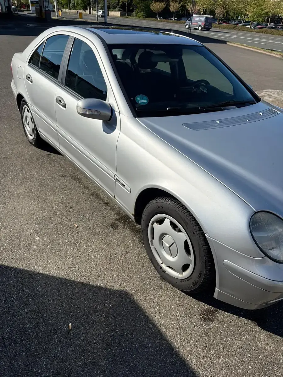 Gebraucht Mercedes C180 129 PS (94 kW) 2000 Silber Limousine