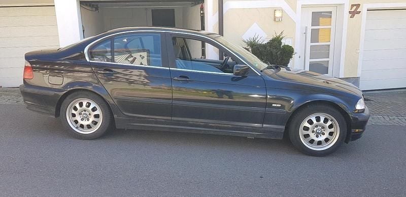 Second-hand BMW 320 170 CP (125 kW) 2001 Negru Berlinǎ