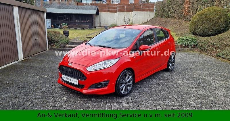 Gebraucht Ford Fiesta ST-Line 101 PS (74 kW) 2016 Rot Limousine