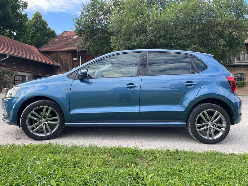 Blau Gebraucht 2015 VW Polo LOUNGE Kleinwagen | 10.800 € (Fairer Preis) - Bild 1/4