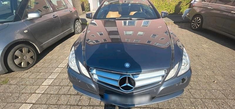 Grau Gebraucht 2010 Mercedes E350 Coupé | 7.500 € (Guter Preis) - Bild 1/4