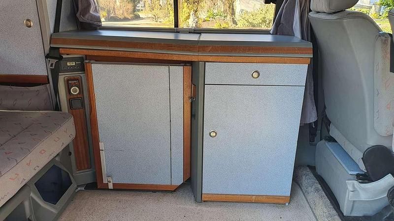 Second-hand VW Multivan 110 CP (80 kW) 1996 Roșu Monovolum