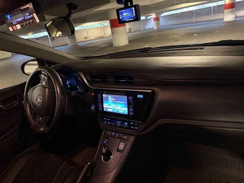 Grau Gebraucht 2016 Toyota Auris Touring Sports Kombi | 8.500 € (Superpreis) - Bild 1/4