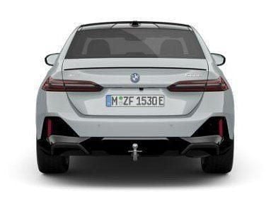 Neu BMW 550e Performance 489 PS (359 kW) 2026 Grau Limousine