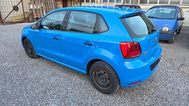 Gebraucht VW Polo 60 PS (44 kW) 2015 Blau Kleinwagen