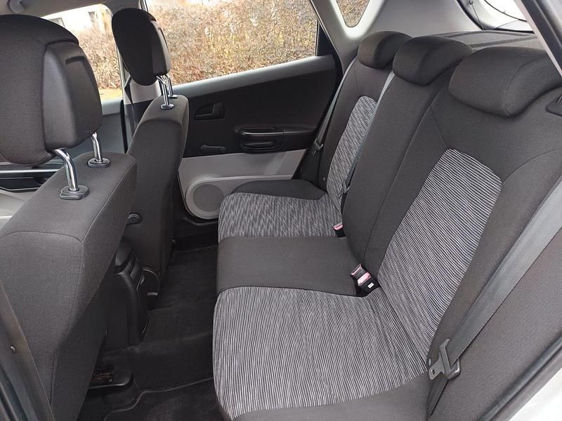 Usado Kia Ceed 109 HP (80 kW) 2009 Cinzento Citadino