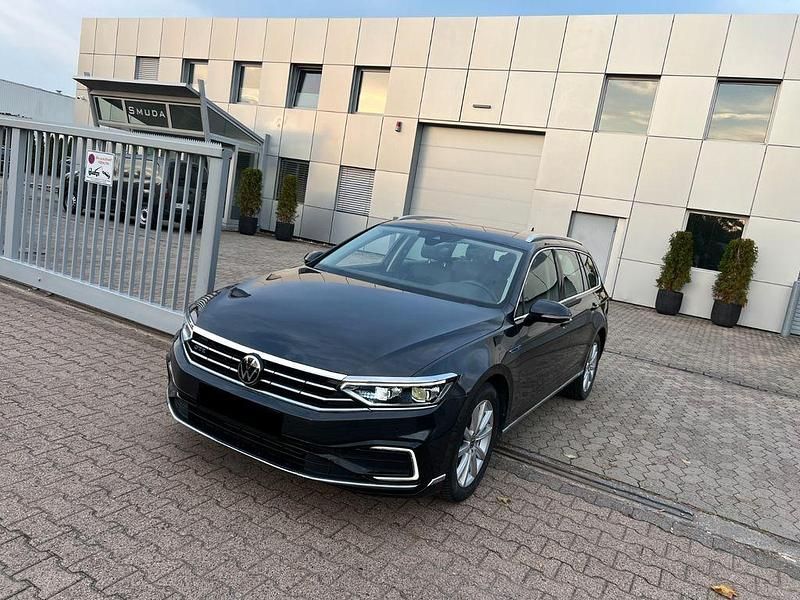 Grau Gebraucht 2022 VW Passat GTE Limousine | 25.680 € (Guter Preis) - Bild 1/4
