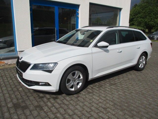 Weiß Gebraucht 2016 Skoda Superb Ambition Kombi | 15.950 € (Fairer Preis) - Bild 1/4