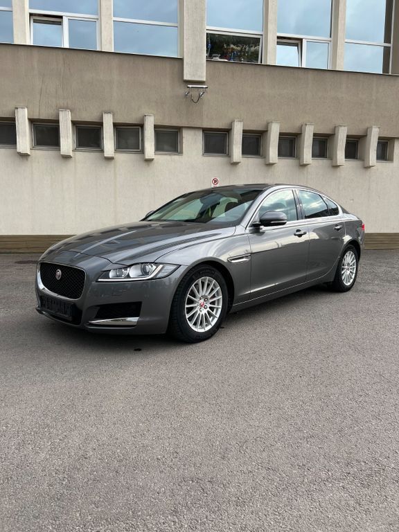 Grau Gebraucht 2017 Jaguar XF Portfolio Limousine | 12.800 € (Guter Preis) - Bild 1/4