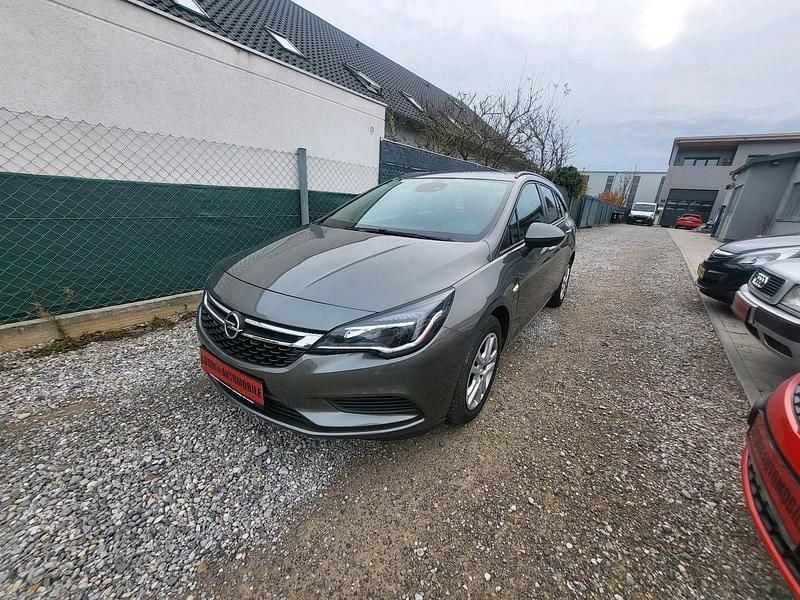 Grau Gebraucht 2017 Opel Astra Kombi | 5.790 € (Superpreis) - Bild 1/4