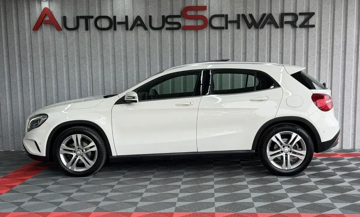 Gebraucht Mercedes GLA200 136 PS (100 kW) 2014 Calcitweiss  unilack SUV