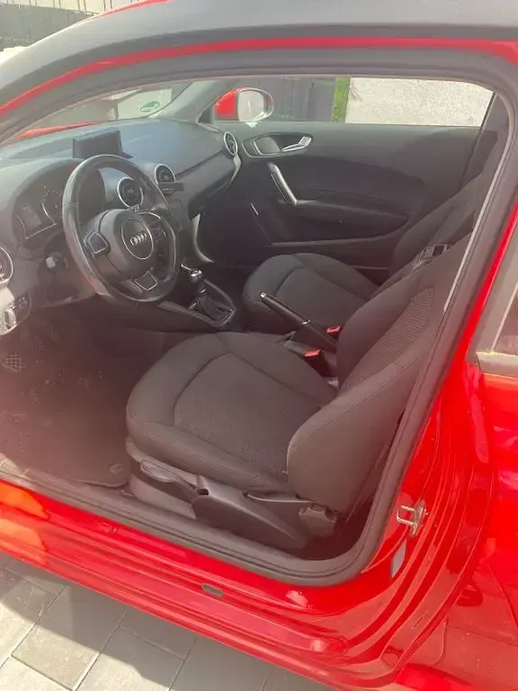 Używany Audi A1 Ambition 86 KM (63 kW) 2011 Czerwony Hatchback