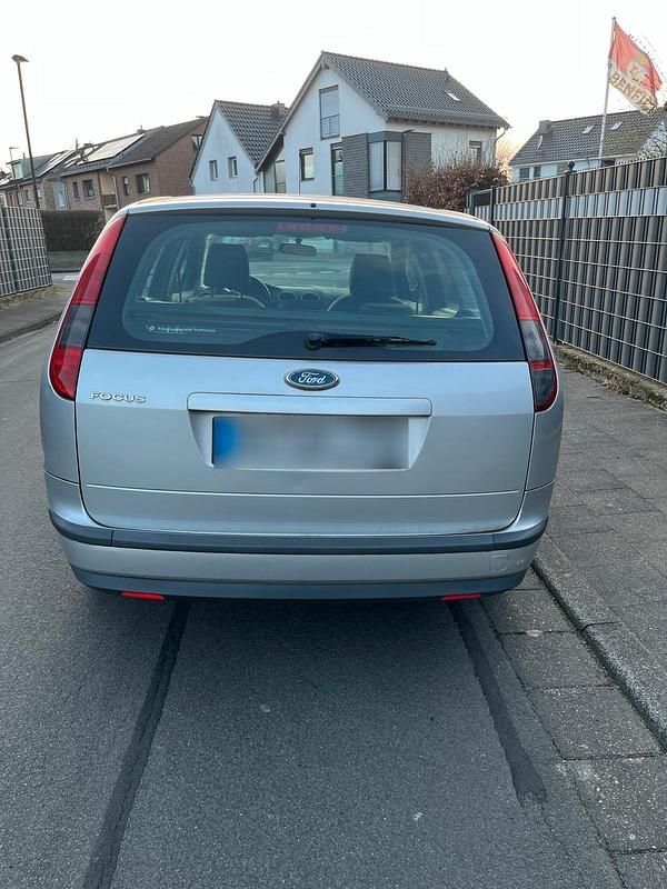 Gebraucht Ford Focus Ambiente 80 PS (58 kW) 2007 Silber Kombi
