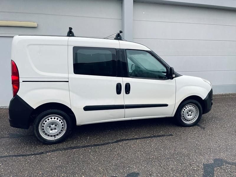 Gebraucht Opel Combo 95 PS (69 kW) 2016 Weiß Van / Kleinbus