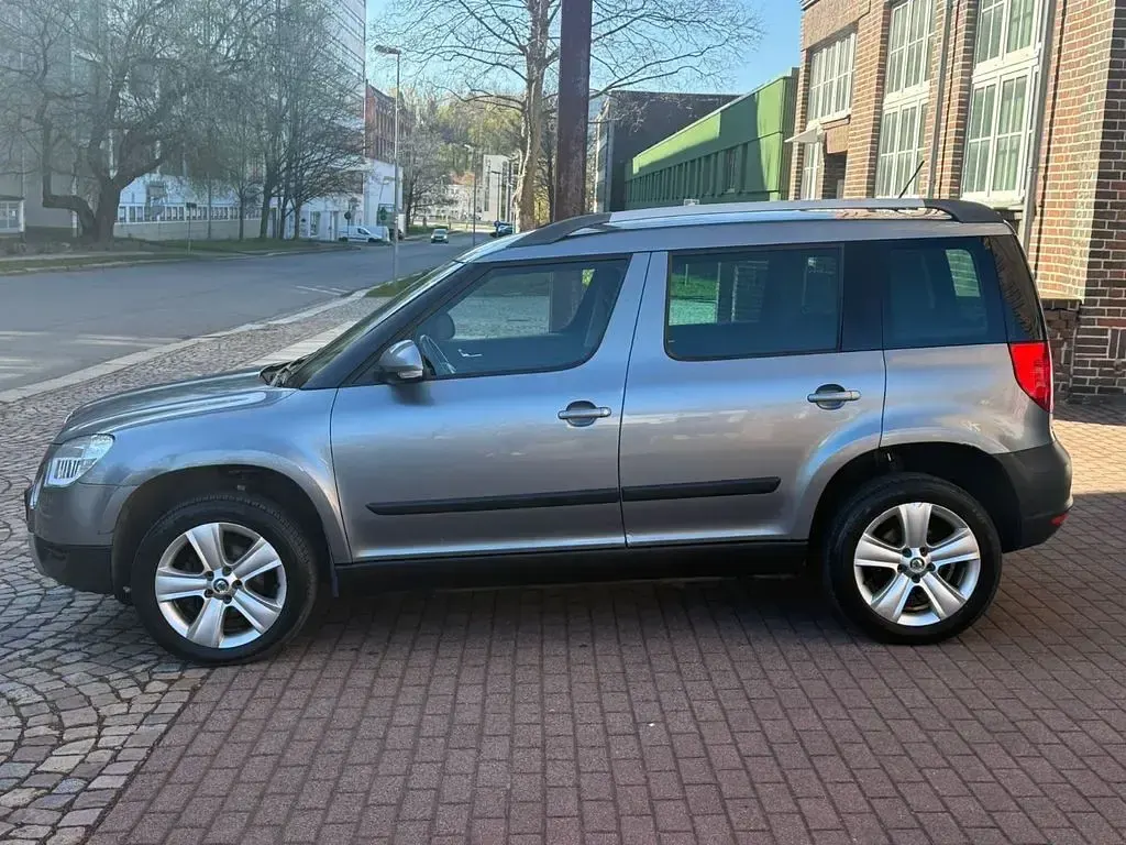 Gebraucht Skoda Yeti Adventure 140 PS (102 kW) 2012 Grau SUV