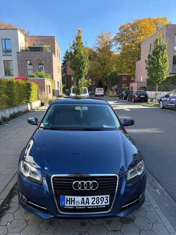 Gebraucht Audi A3 Comfort 140 PS (102 kW) 2011 Blau Limousine