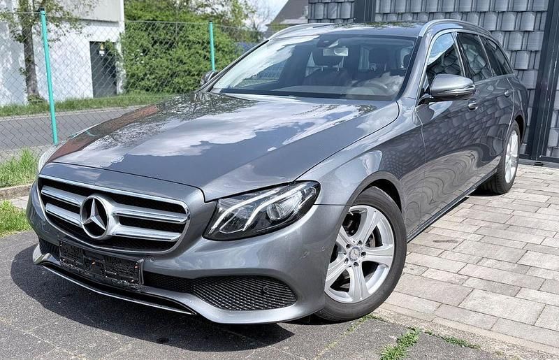 Gebraucht Mercedes E220 194 PS (142 kW) 2016 Grau Limousine