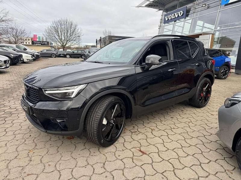 Neu Volvo XC40 Plus 163 PS (119 kW) 2025 Onyx black metallic SUV