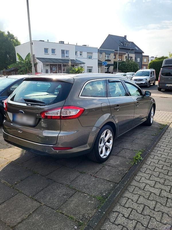 Braun Gebraucht 2014 Ford Mondeo Kombi | 6.900 € (Etwas zu teuer) - Bild 1/4
