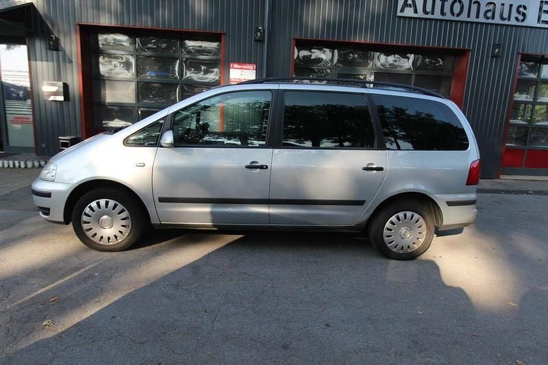 Silber Gebraucht 2006 VW Sharan Trendline Van / Kleinbus | 3.550 € (Etwas zu teuer) - Bild 1/4