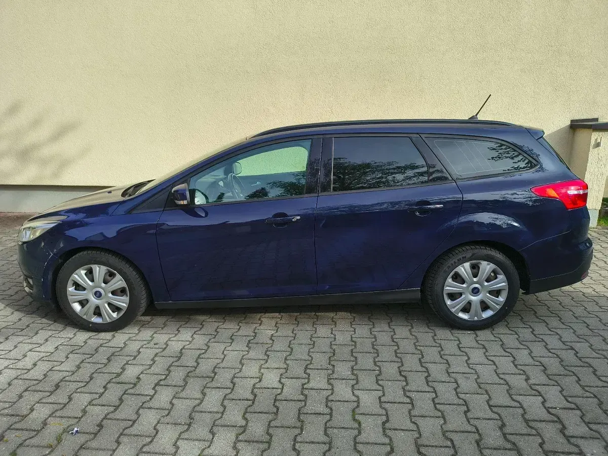 Gebraucht Ford Focus 105 PS (77 kW) 2018 Blau Kombi
