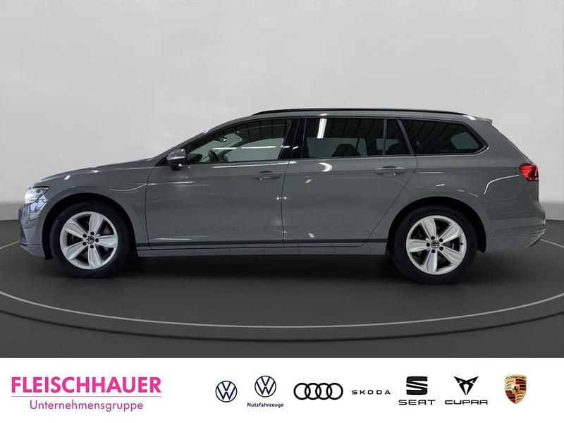 Gebraucht VW Passat Basis 150 PS (110 kW) 2023 Kombi