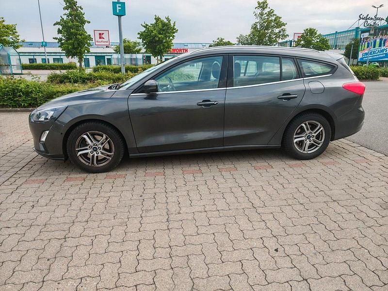 Gebraucht Ford Focus Trend 120 PS (88 kW) 2020 Grau Kombi
