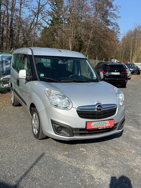 Gebraucht Opel Combo Selection 105 PS (77 kW) 2013 Silber Van / Kleinbus