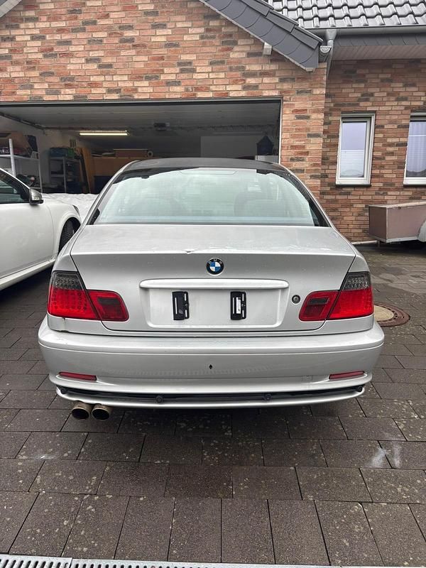 Gebraucht BMW 318 143 PS (105 kW) 2001 Silber Limousine