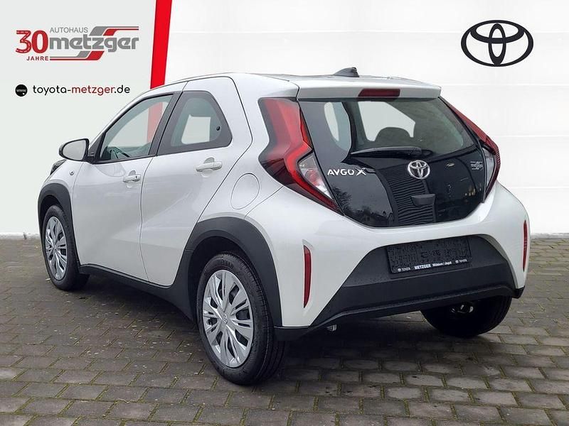 Neu Toyota Aygo X Business Edition 72 PS (52 kW) 2025 Weiss SUV