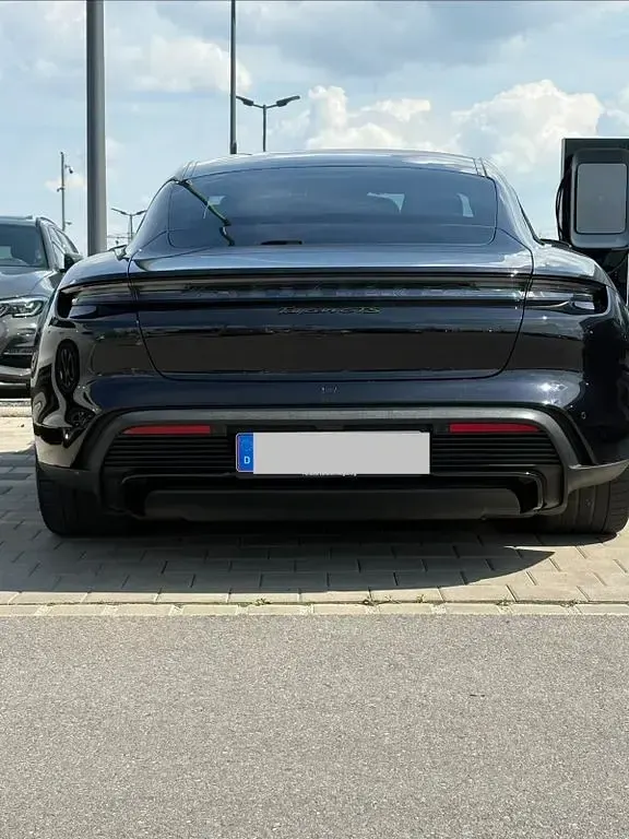 Gebraucht Porsche Taycan GTS 439 kW (598 PS) 2022 Schwarz Limousine