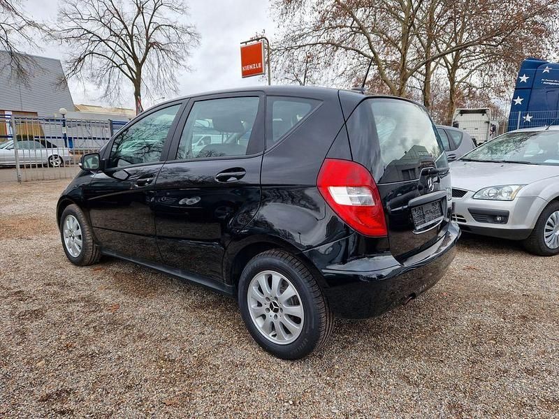 Gebraucht Mercedes A180 116 PS (85 kW) 2010 Schwarz Van / Kleinbus